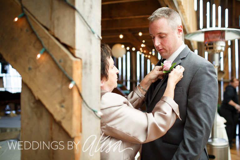 Charming rustic wedding at barn in Pittsburgh