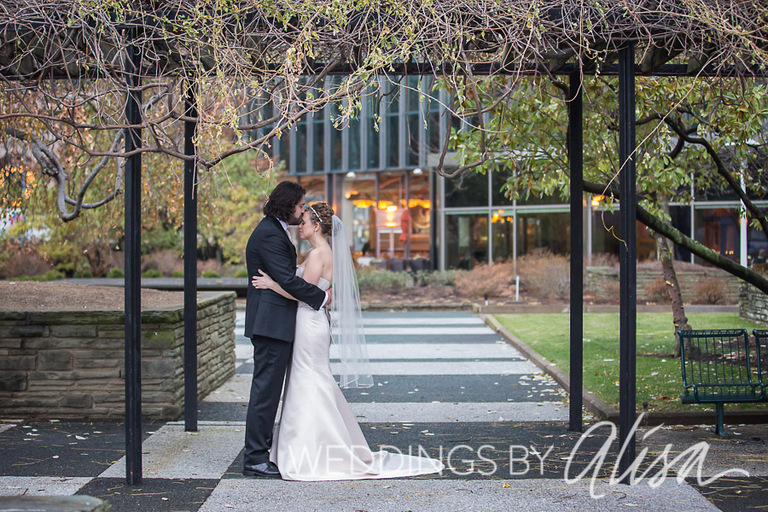 Rainy day wedding photos in Pittsburgh