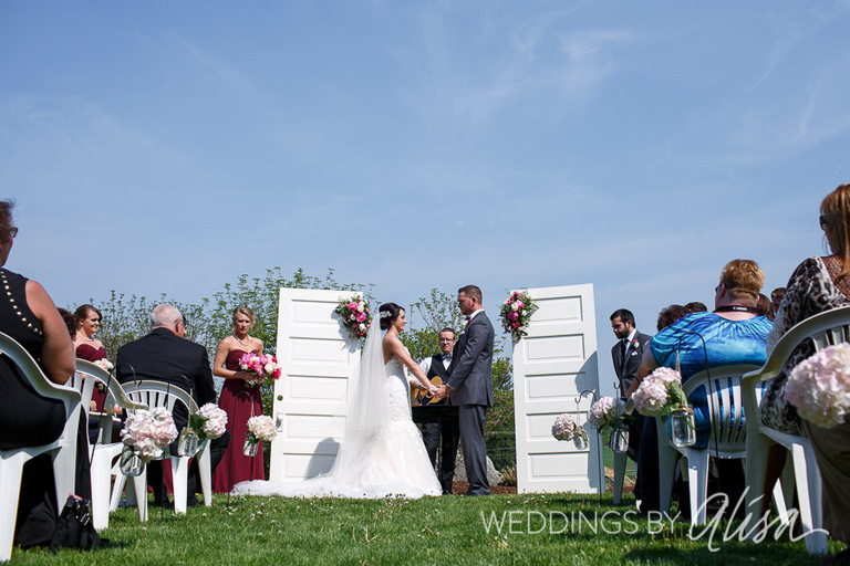 Rustic outdoor wedding ceremony in Saxonburg
