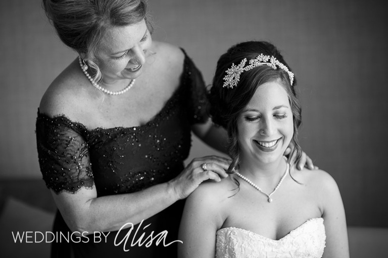Mother and bride wedding portraits in Pittsburgh