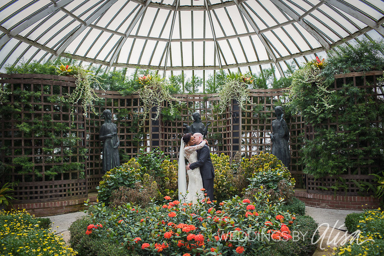 Rainy day Pittsburgh Wedding at Phipps