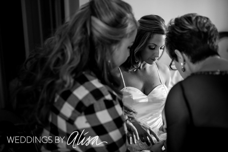 Bride getting ready for wedding at Carnegie Museum