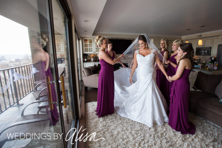 Bride Getting ready with Bridesmaids in Pittsburgh