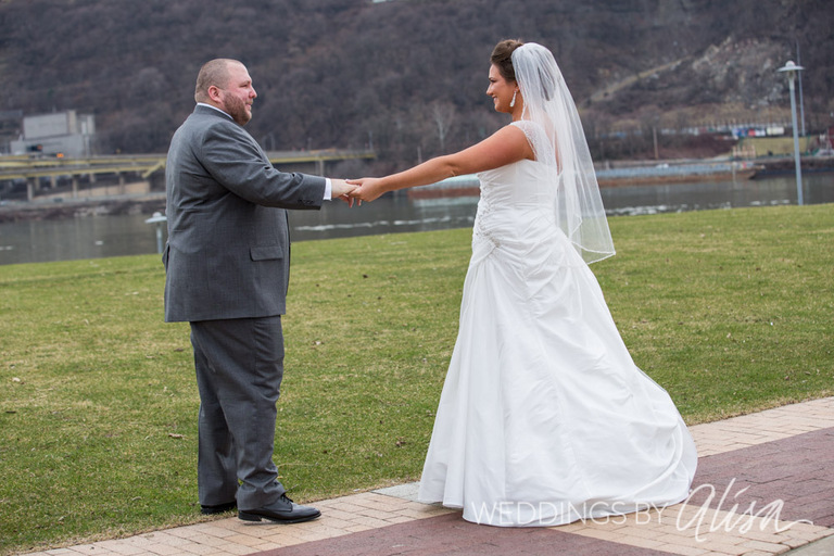 First look wedding photos in Pittsburgh