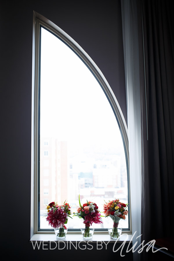 renaissance-hotel-pittsburgh-wedding-photographer-06 Green Sinner Flowers in Pittsburgh Hotel for Wedding